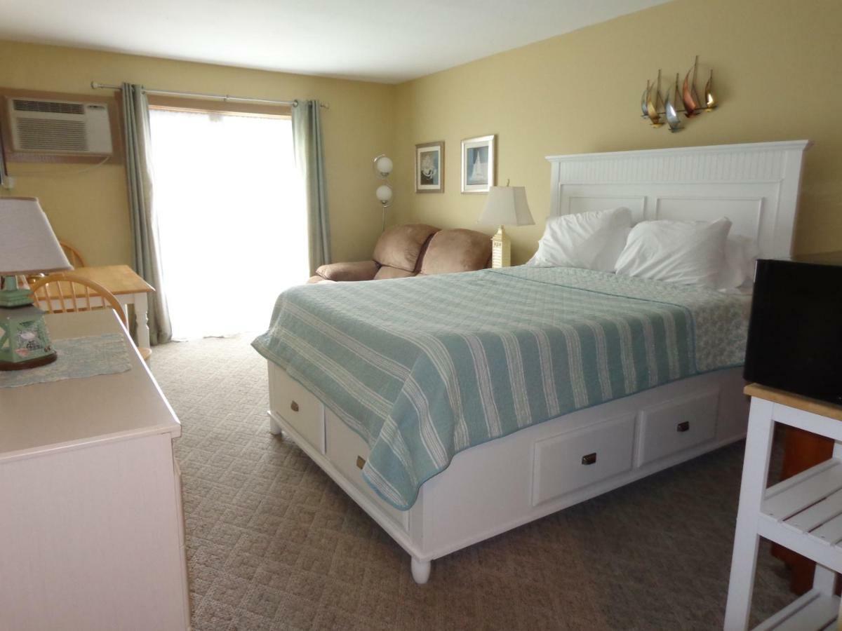 Jonathan'S On The Oceanfront Hampton Exterior foto