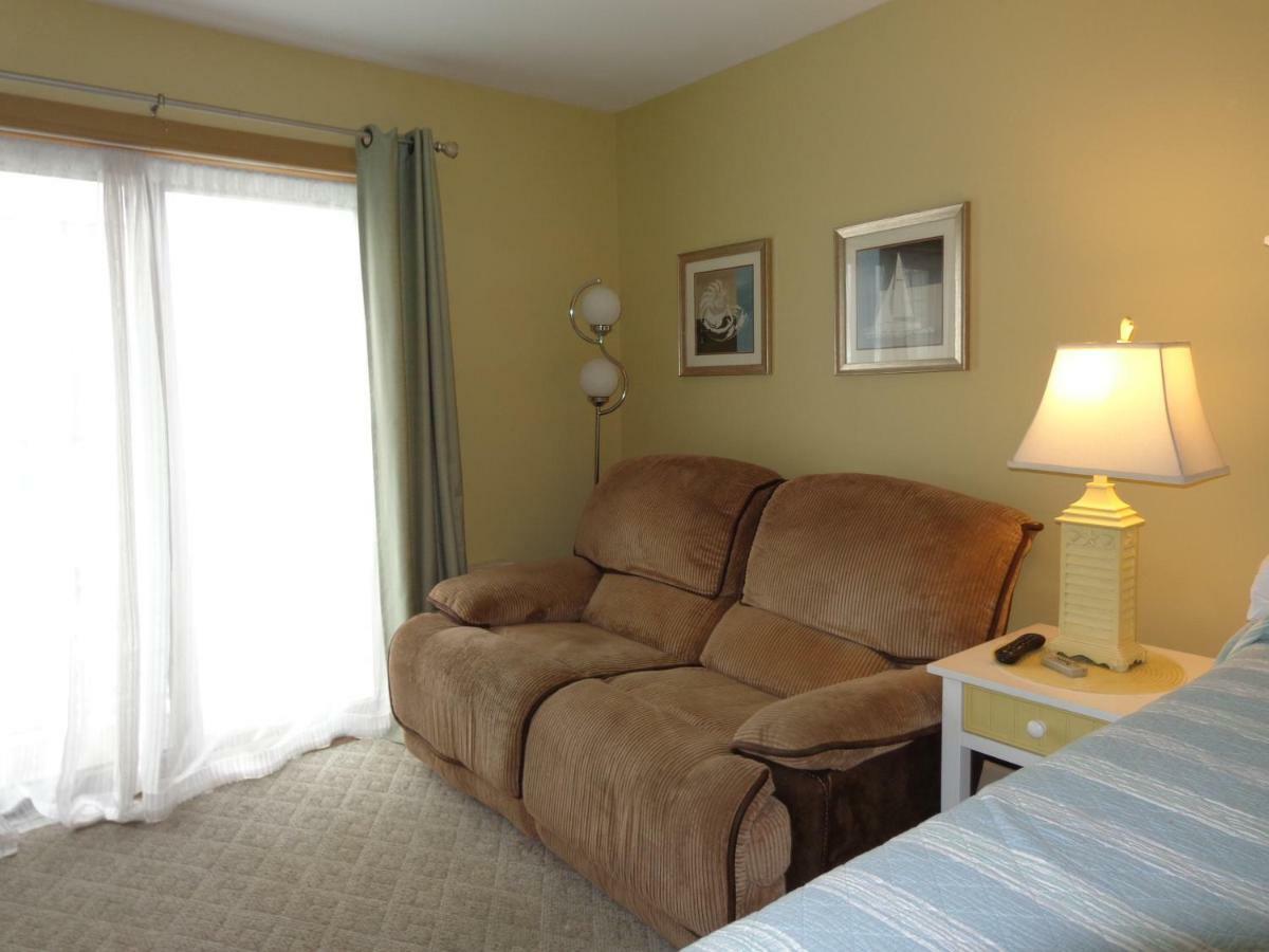 Jonathan'S On The Oceanfront Hampton Exterior foto